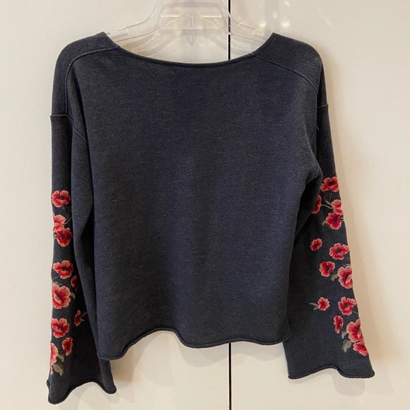 American Eagle Bell Sleeve Embroidered Crewneck XS - Picture 2 of 16